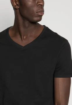 Pier One 5 Pack - T-Shirt Basic - White/Blue/Black -Pier One Verkoop 04339dc8a41b4f87892bcf5988fa14bc scaled