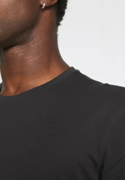 Pier One 3 Pack - T-Shirt Basic - Black/Mottled Dark Grey/Bordeaux 15 Pier One 3 Pack - T-Shirt Basic - Black/Mottled Dark Grey/Bordeaux -Pier One Verkoop 04cd6e61680f434c97b57d78f55241fd scaled