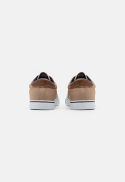 Pier One Unisex - Sneakers Laag - Brown 8 Pier One Unisex - Sneakers Laag - Brown -Pier One Verkoop 0667ac52398a4cb28ca9239f7e349af9 scaled