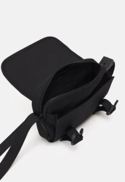 Pier One Unisex - Schoudertas - Black -Pier One Verkoop 08dcf642808642b88361fce85fe34ecc scaled