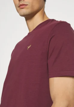 Pier One 3 Pack - T-Shirt Basic - Off-White/Bordeaux/Mint -Pier One Verkoop 2ab3f0272843404b8e4aae777afcdefe scaled