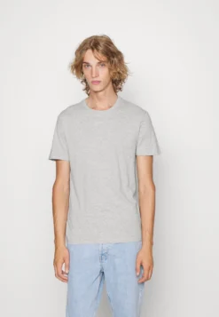 Pier One 5 Pack - T-Shirt Basic - Stone/Blue/Mottled Light Grey - -Pier One Verkoop 30f3ae0ec5cd482992388f7bd388db0e scaled