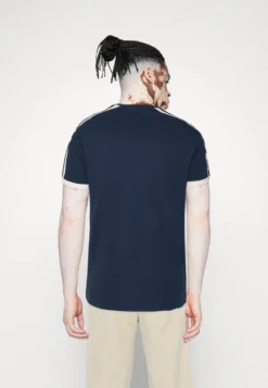 Pier One T-Shirt Print - Dark Blue 8 Pier One T-Shirt Print - Dark Blue -Pier One Verkoop 3a9a1ea13c6e4c38835579a40ff03403 scaled