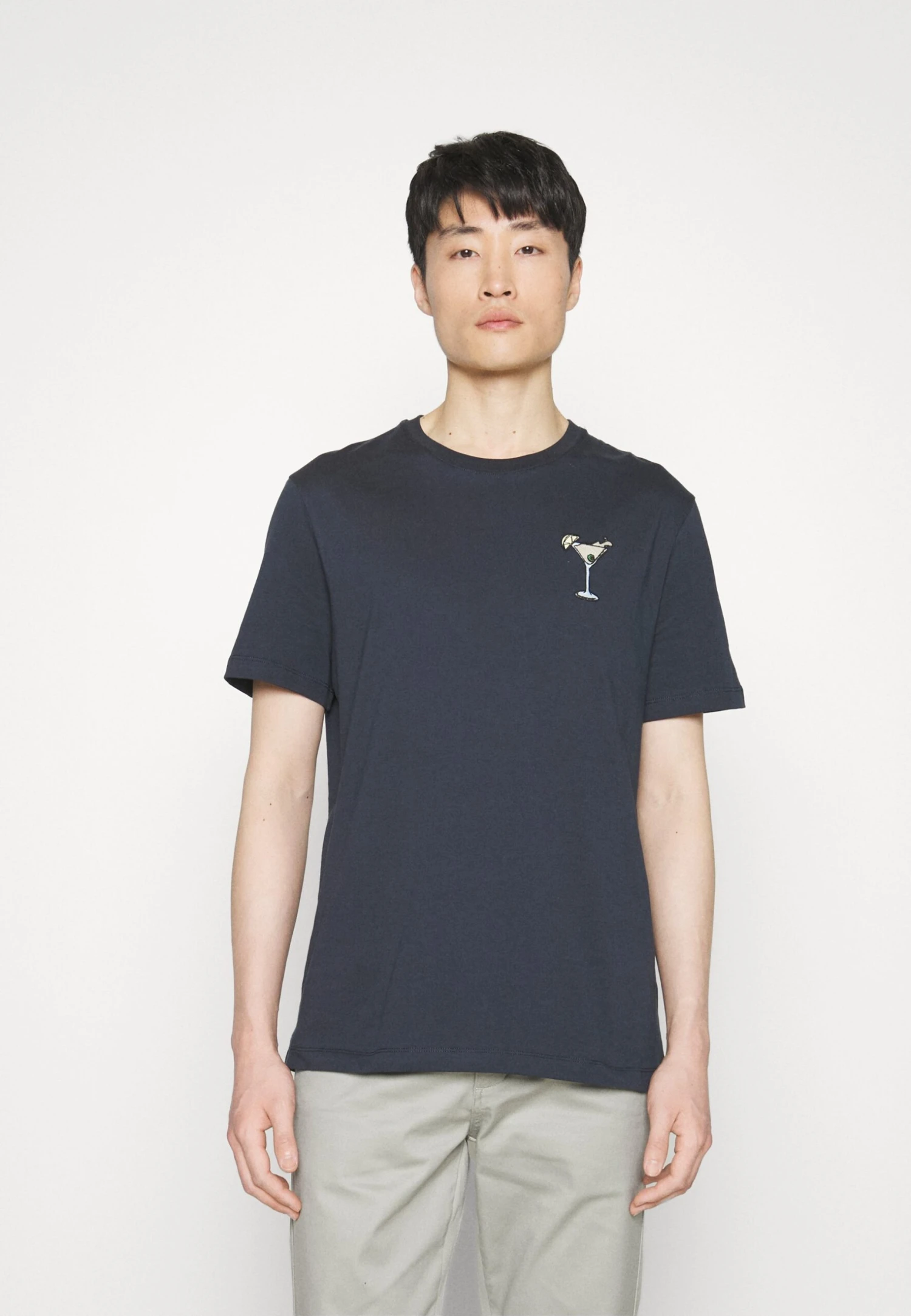 Pier One Cocktail Tee- T-Shirt Print - 503 - Dark Blue 1 Pier One Cocktail Tee- T-Shirt Print - 503 - Dark Blue