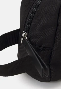 Pier One Toilettas - Black -Pier One Verkoop 3d010853bd374b4f84db8b0a35a8b289 scaled