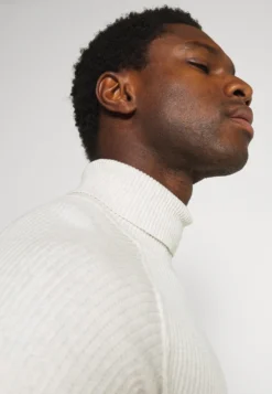 Pier One Trui - Off-White 12 Pier One Trui - Off-White -Pier One Verkoop 42b4268fd57945e6a26c4da2381906c5 scaled