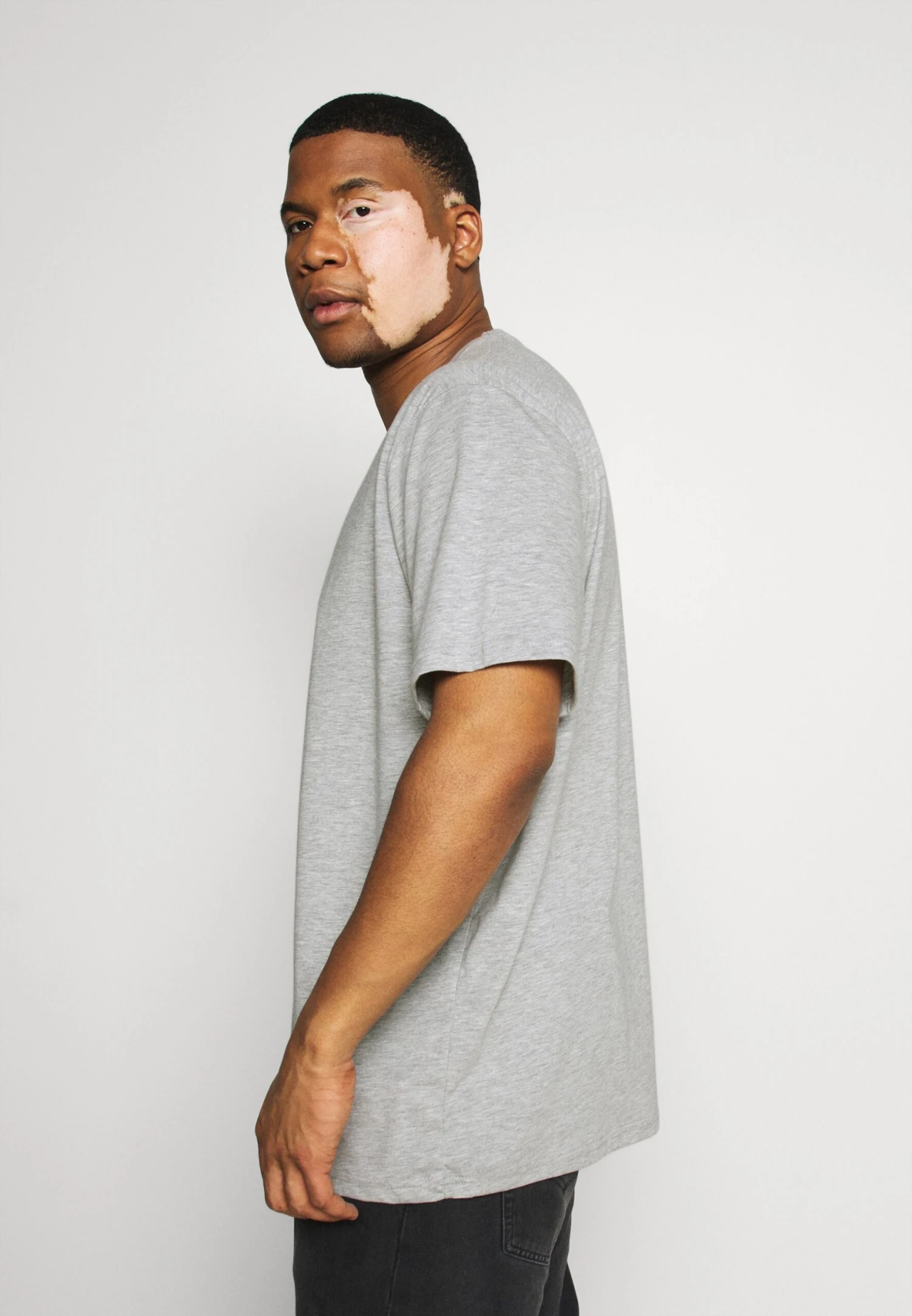 Pier One 5 Pack - T-Shirt Basic - Khaki/Grey/Dark Blue 2 Pier One 5 Pack - T-Shirt Basic - Khaki/Grey/Dark Blue - Afbeelding 2