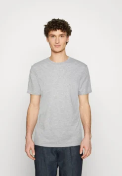 Pier One 5 Pack - T-Shirt Basic - White/Off-White/Light Grey/Beige/Black 12 Pier One 5 Pack - T-Shirt Basic - White/Off-White/Light Grey/Beige/Black -Pier One Verkoop 5f2b6accafca4851b2edcb6a3992fe4f scaled