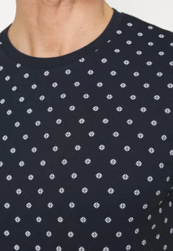 Pier One 3 Pack - T-Shirt Print - White/Dark Blue/Red 13 Pier One 3 Pack - T-Shirt Print - White/Dark Blue/Red -Pier One Verkoop 5fcb9053133a4f0cbf3c72e8cff6c432 scaled