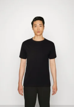 Pier One 7 Pack - T-Shirt Basic - Black/Dark Blue/Dark Green 19 Pier One 7 Pack - T-Shirt Basic - Black/Dark Blue/Dark Green -Pier One Verkoop 755032e78c9b46aab1bd6188b1abb4ff scaled