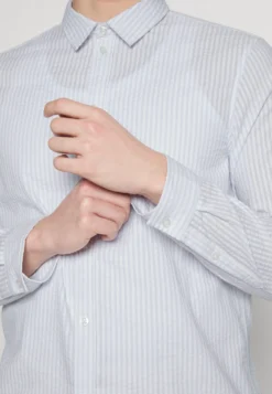 Pier One Overhemd - White/Light Blue -Pier One Verkoop 7db8d1883bbd4a878f5fffbc50a8b01e scaled