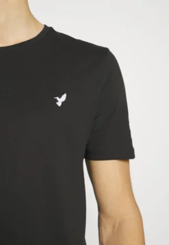 Pier One 5 Pack - T-Shirt Basic - White/Black/Dark Blue -Pier One Verkoop 7ff9eb908aaf4b98b2151695076bad57 scaled