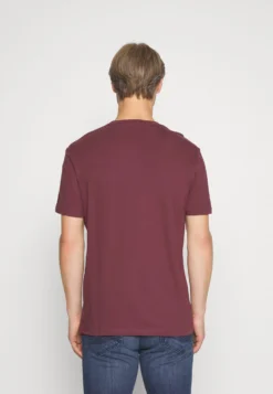 Pier One 5 Pack - T-Shirt Basic - Bordeaux/Dark Green/Dark Blue -Pier One Verkoop 83fa6bffd83441d4ab3bd8fcc4f5244c scaled