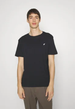 Pier One 5 Pack - T-Shirt Basic - Black/White/Dark Blue -Pier One Verkoop 8efda8ef684d4c4b842c548c3a43e2cf scaled