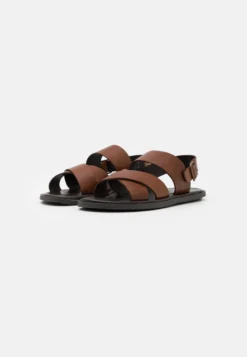Pier One Unisex - Sandalen - Cognac 11 Pier One Unisex - Sandalen - Cognac -Pier One Verkoop 93d59b6c78964396a0134fb24776a5f7 scaled