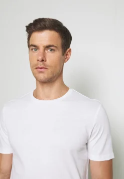 Pier One 7 Pack - T-Shirt Basic - White 11 Pier One 7 Pack - T-Shirt Basic - White -Pier One Verkoop 98634ccd233b4a78a7453e5521522ee3 scaled