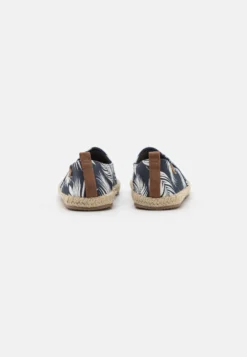 Pier One Unisex - Espadrilles - Dark Blue 8 Pier One Unisex - Espadrilles - Dark Blue -Pier One Verkoop 9b8c3f0d49914203ae6f4575b4b50993 scaled