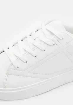 Pier One Unisex - Sneakers Laag - White 11 Pier One Unisex - Sneakers Laag - White -Pier One Verkoop 9df20e8fbfac4dbbaad7e726f8a84e52 scaled