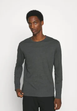 Pier One Longsleeve - Black/Dark Grey/Olive -Pier One Verkoop a706bbb255a34607944895ff9f359ff5 scaled