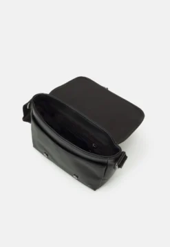 Pier One Unisex - Schoudertas -Black -Pier One Verkoop c8b3267bb4784f2bbcd3cf675ef176e0 scaled