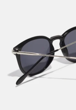 Pier One Zonnebril - Black -Pier One Verkoop e1238979fc144555bfd451a98b4e6bbf scaled