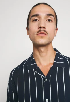 Pier One Overhemd - Dark Blue 13 Pier One Overhemd - Dark Blue -Pier One Verkoop e6e9fc23e1cd46fc87b552b5249f1636 scaled