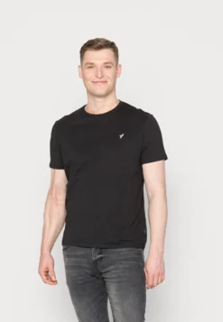 Pier One 5 Pack - T-Shirt Basic - White/Green/Bordeaux/Black/Beige -Pier One Verkoop e70e7b35dc1349b8bd1c127c6838786c scaled