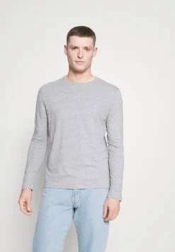 Pier One 5 Pack - Longsleeve - White/Dark Blu/Grey -Pier One Verkoop f1774a4a7a3f444e865f7b6e75b4c3ba scaled