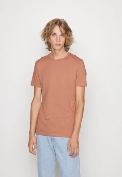 Pier One 5 Pack - T-Shirt Basic - Stone/Blue/Mottled Light Grey - -Pier One Verkoop f49e698707f341619442536da83fa1ba scaled