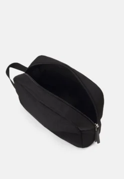 Pier One Toilettas - Black -Pier One Verkoop f5c1775f4f7d4b7bb98a15ef62ac1603 scaled