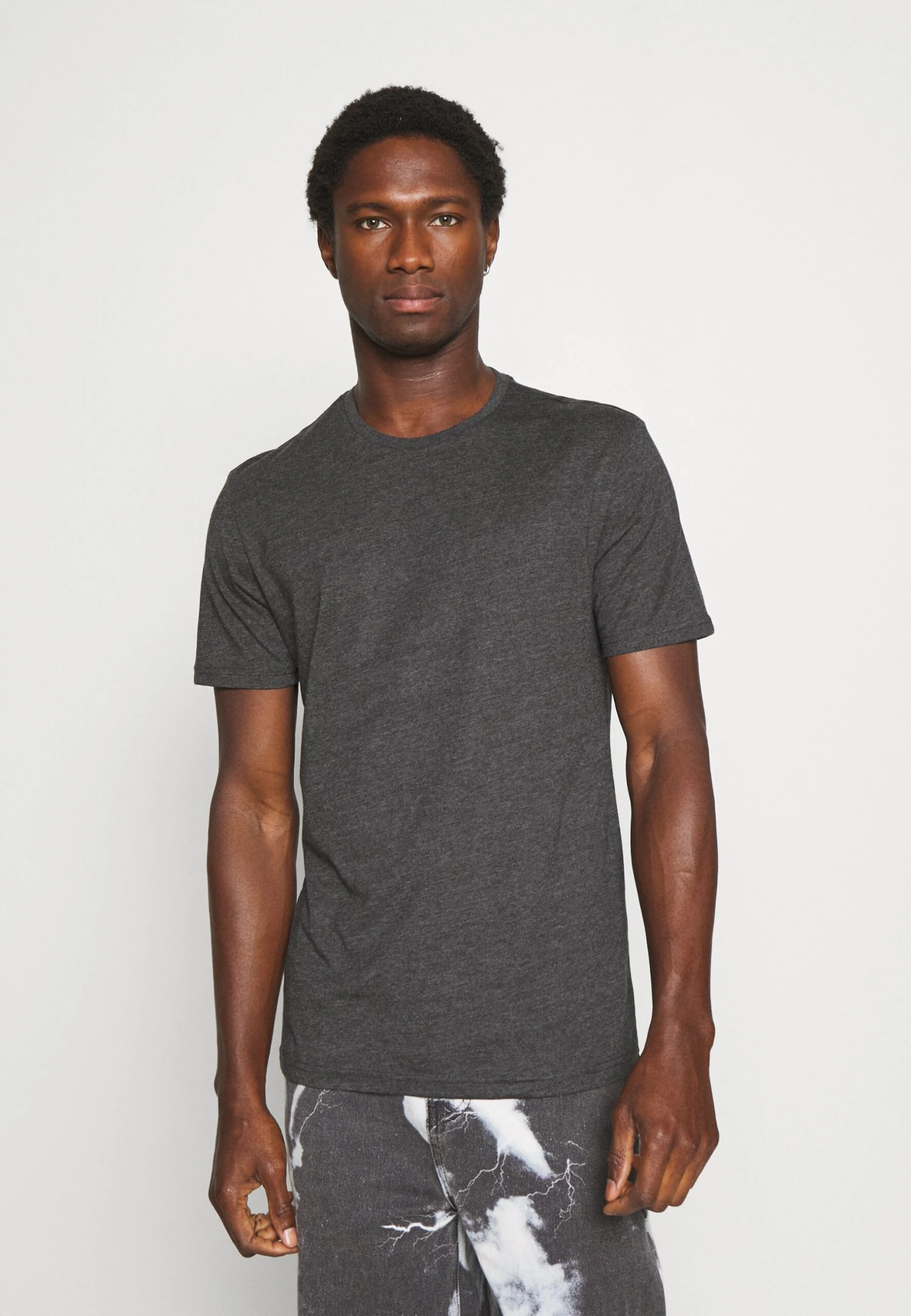 Pier One 3 Pack - T-Shirt Basic - Black/Mottled Dark Grey/Bordeaux 4 Pier One 3 Pack - T-Shirt Basic - Black/Mottled Dark Grey/Bordeaux - Afbeelding 4