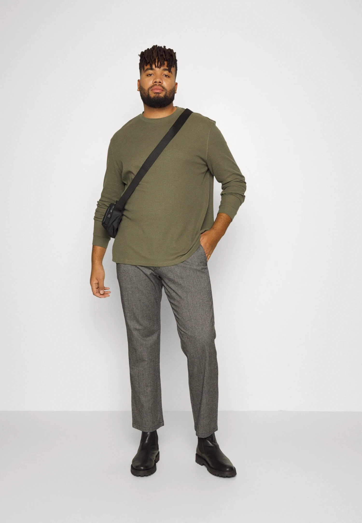 Pier One Longsleeve - Olive 2 Pier One Longsleeve - Olive - Afbeelding 2